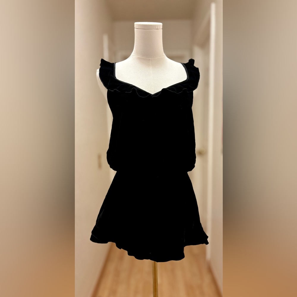 Victoria’s Secret black ruffle romper sz M